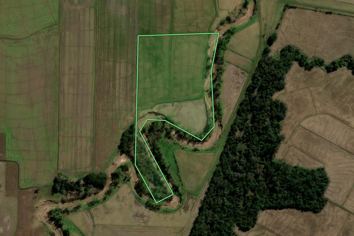 Imagem de satélite do imóvel rural em Agudo (RS), com o contorno declarado no CAR desenhado por cima.