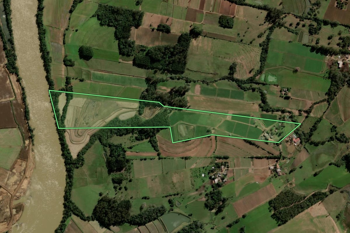 Imagem de satélite do imóvel rural em Agudo (RS), com o contorno declarado no CAR desenhado por cima.
