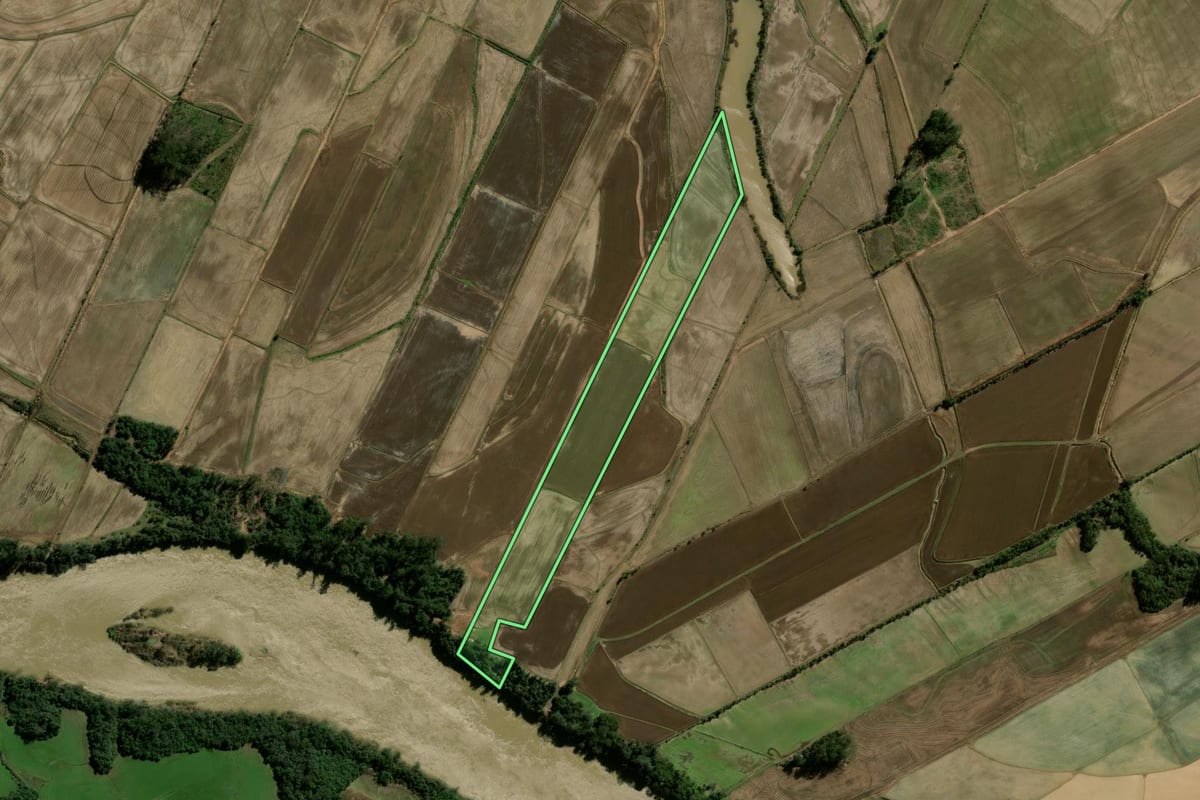 Imagem de satélite do imóvel rural em Agudo (RS), com o contorno declarado no CAR desenhado por cima.