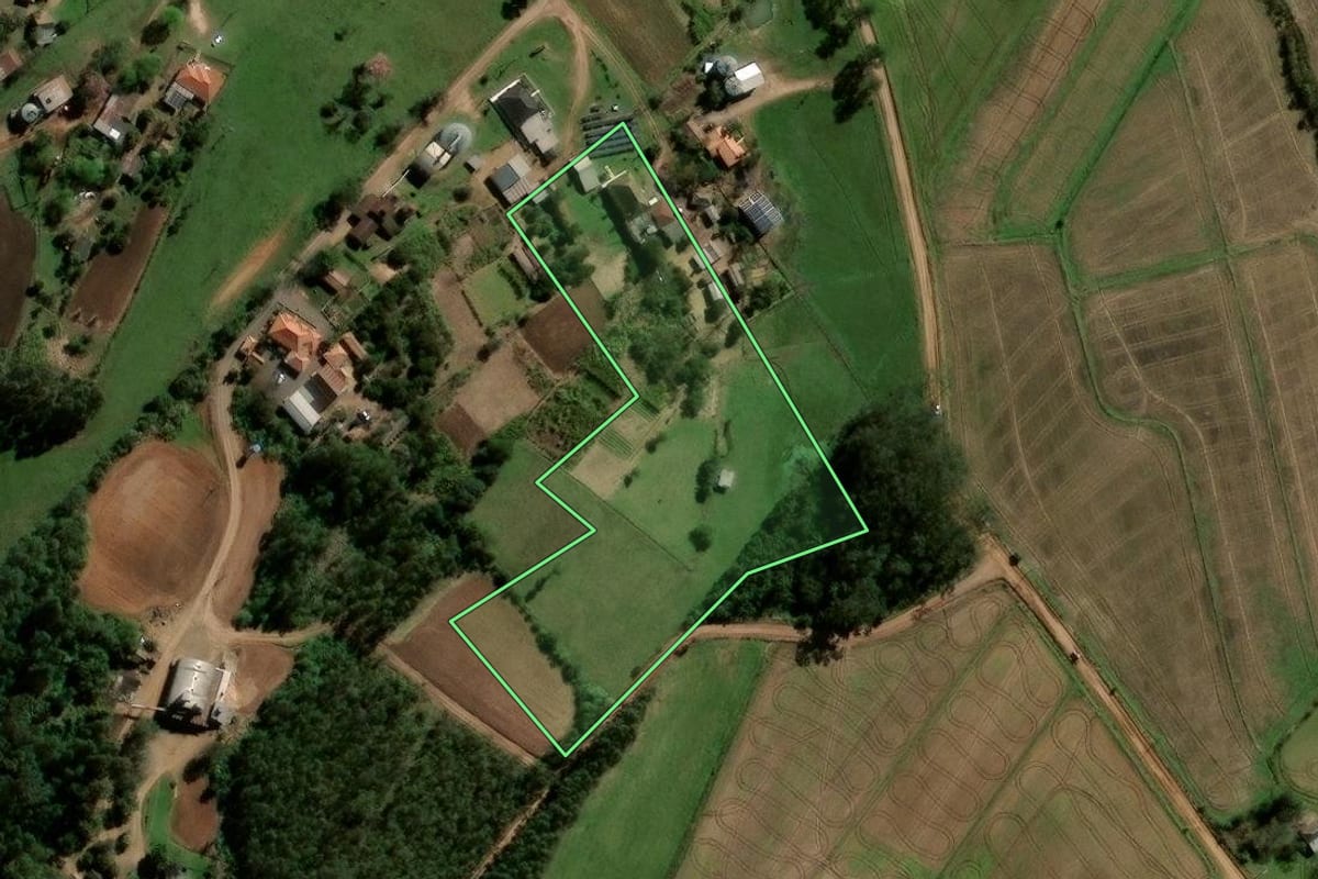 Imagem de satélite do imóvel rural em Agudo (RS), com o contorno declarado no CAR desenhado por cima.