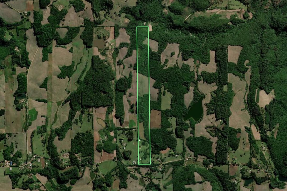 Imagem de satélite do imóvel rural em Agudo (RS), com o contorno declarado no CAR desenhado por cima.