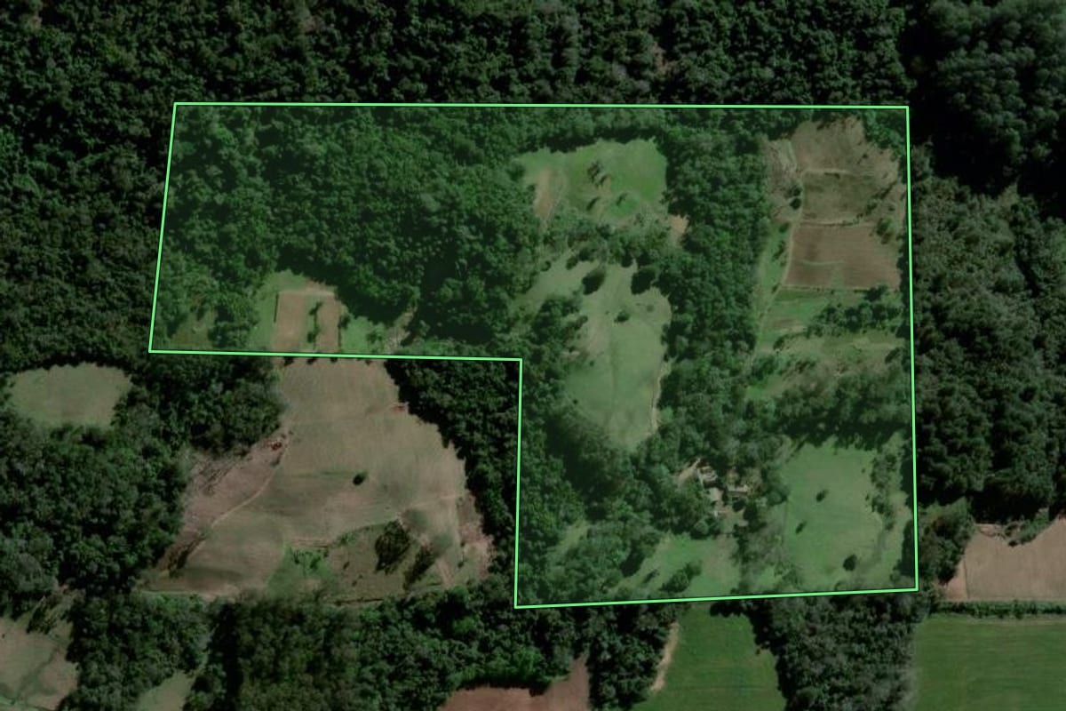 Imagem de satélite do imóvel rural em Agudo (RS), com o contorno declarado no CAR desenhado por cima.