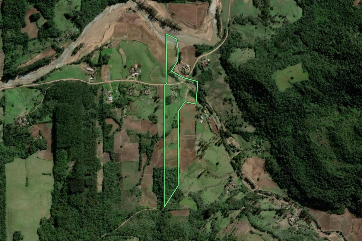 Imagem de satélite do imóvel rural em Agudo (RS), com o contorno declarado no CAR desenhado por cima.