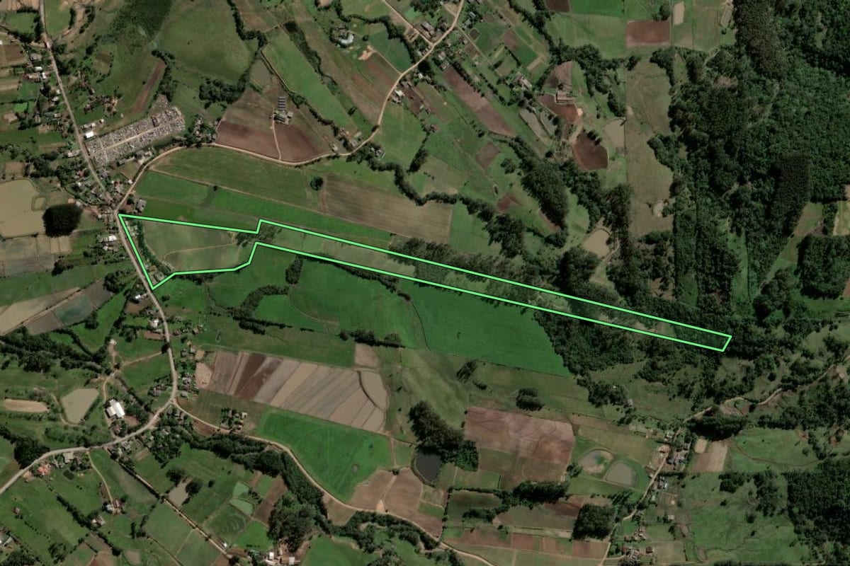 Imagem de satélite do imóvel rural em Agudo (RS), com o contorno declarado no CAR desenhado por cima.