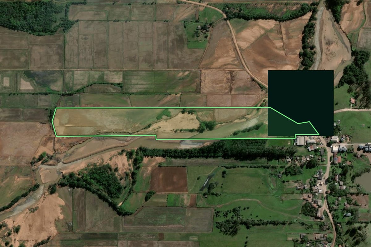 Imagem de satélite do imóvel rural em Agudo (RS), com o contorno declarado no CAR desenhado por cima.