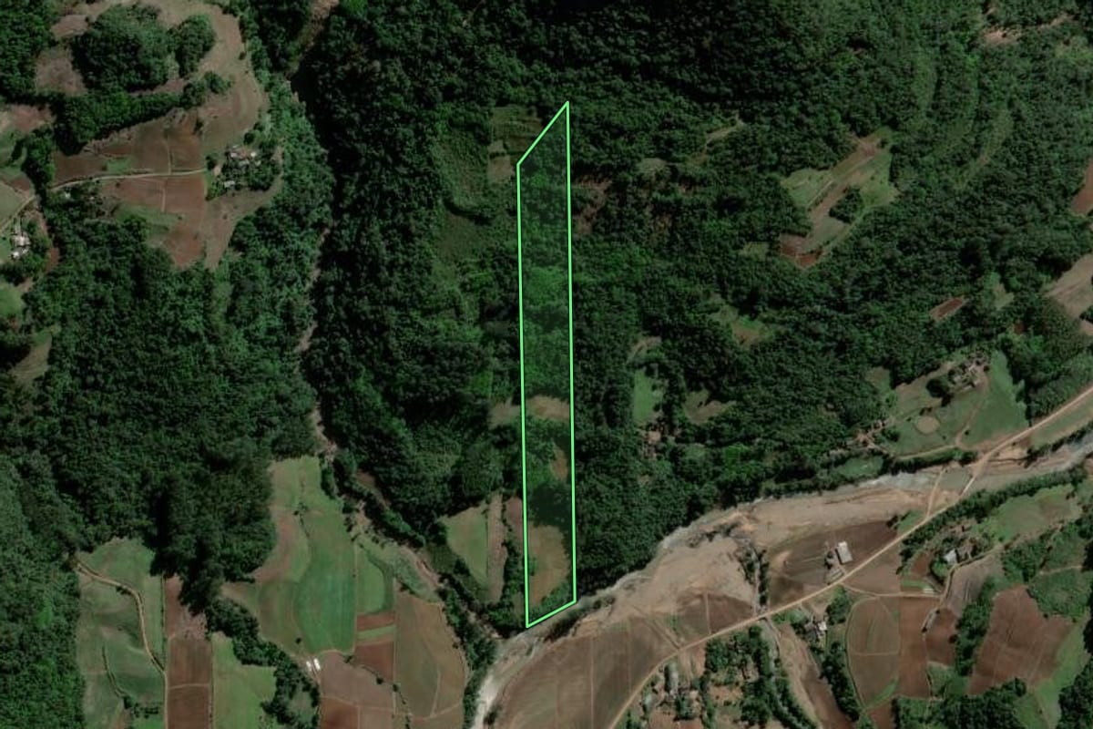 Imagem de satélite do imóvel rural em Agudo (RS), com o contorno declarado no CAR desenhado por cima.