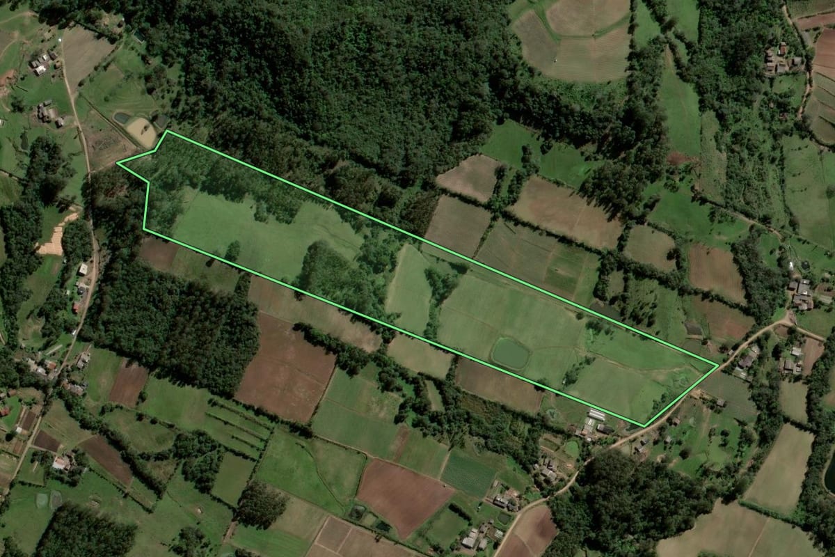Imagem de satélite do imóvel rural em Agudo (RS), com o contorno declarado no CAR desenhado por cima.