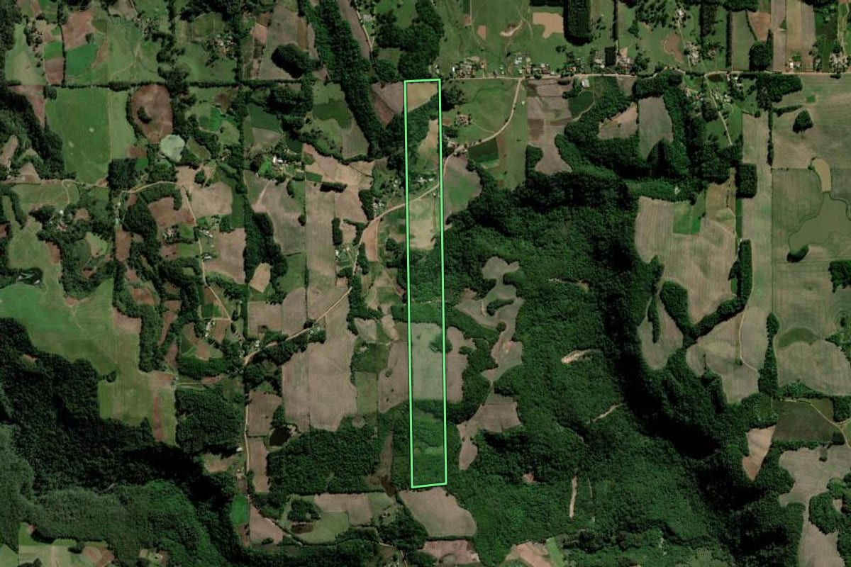 Imagem de satélite do imóvel rural em Agudo (RS), com o contorno declarado no CAR desenhado por cima.