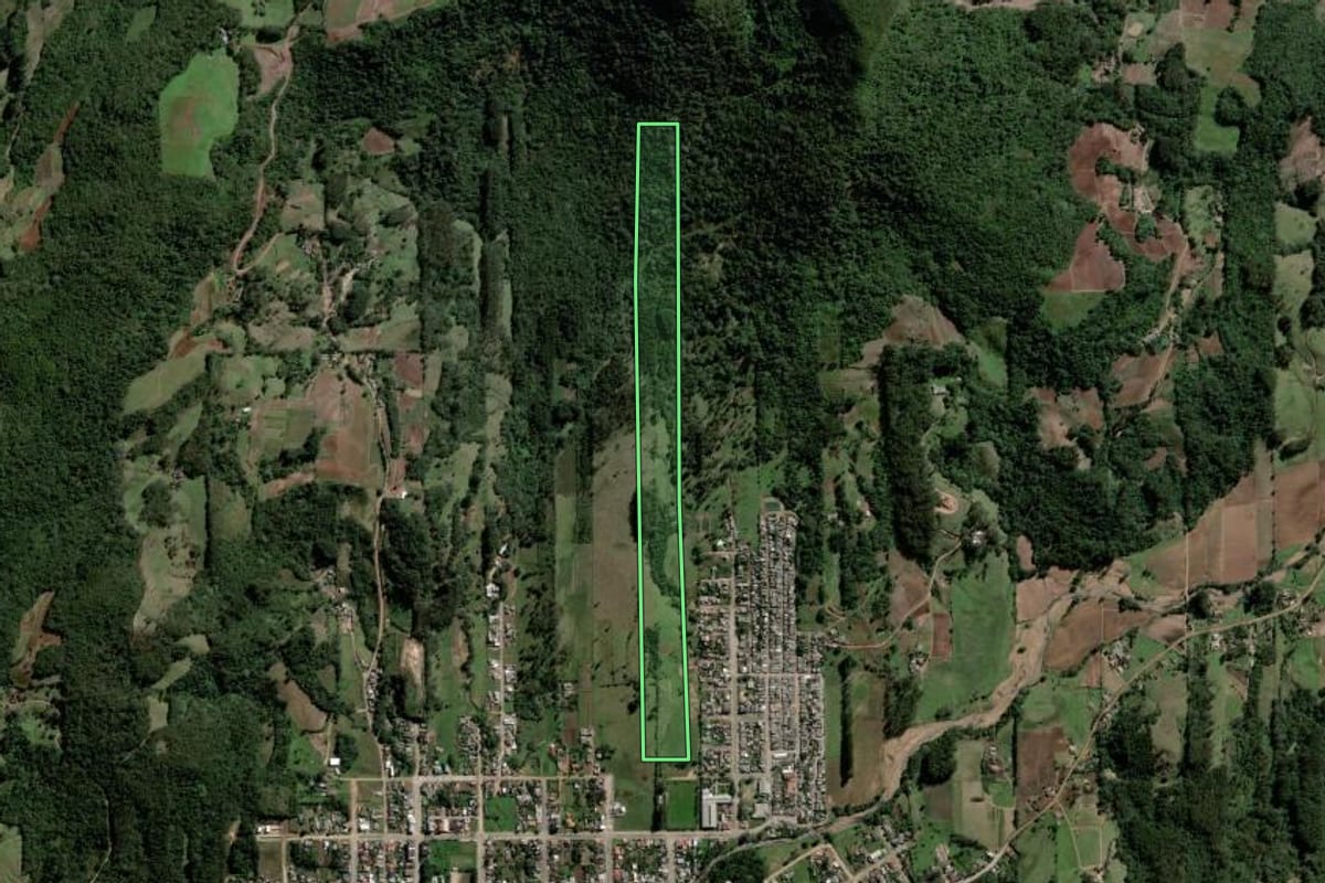 Imagem de satélite do imóvel rural em Agudo (RS), com o contorno declarado no CAR desenhado por cima.