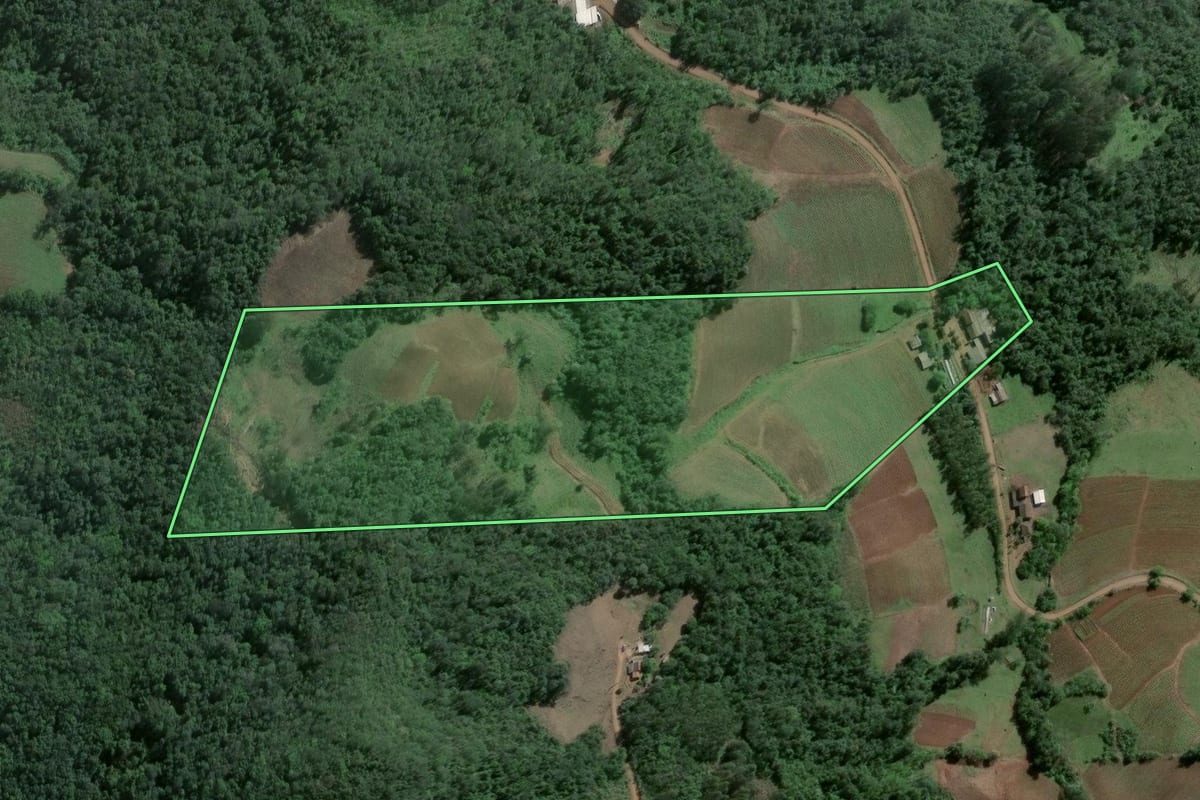 Imagem de satélite do imóvel rural em Agudo (RS), com o contorno declarado no CAR desenhado por cima.