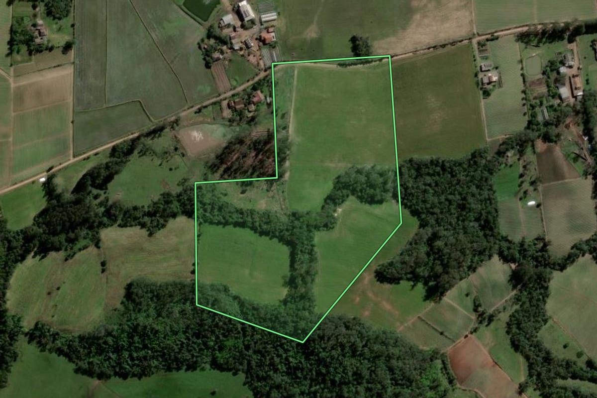 Imagem de satélite do imóvel rural em Agudo (RS), com o contorno declarado no CAR desenhado por cima.