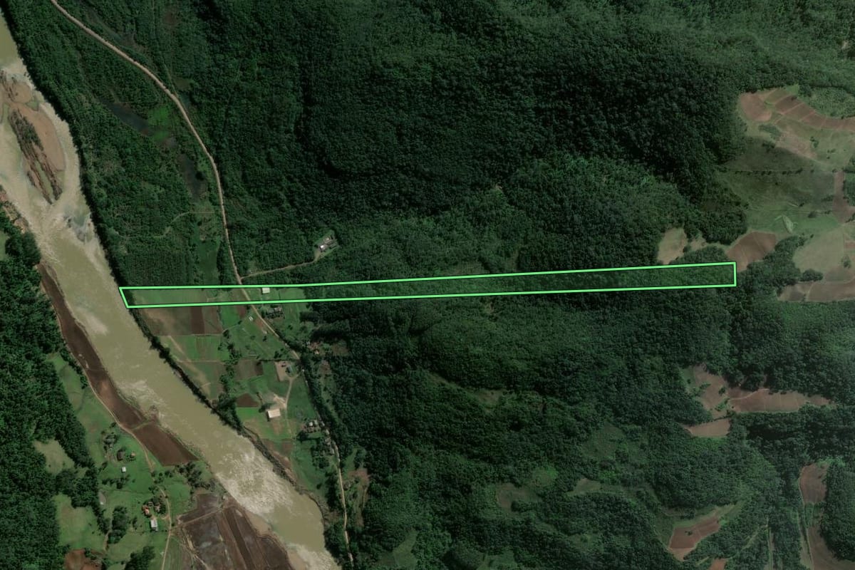 Imagem de satélite do imóvel rural em Agudo (RS), com o contorno declarado no CAR desenhado por cima.