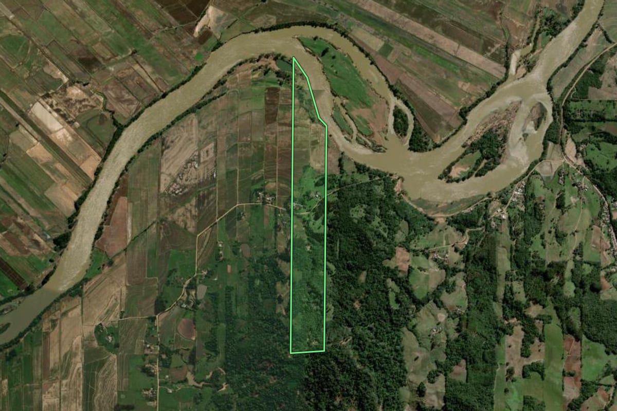 Imagem de satélite do imóvel rural em Agudo (RS), com o contorno declarado no CAR desenhado por cima.