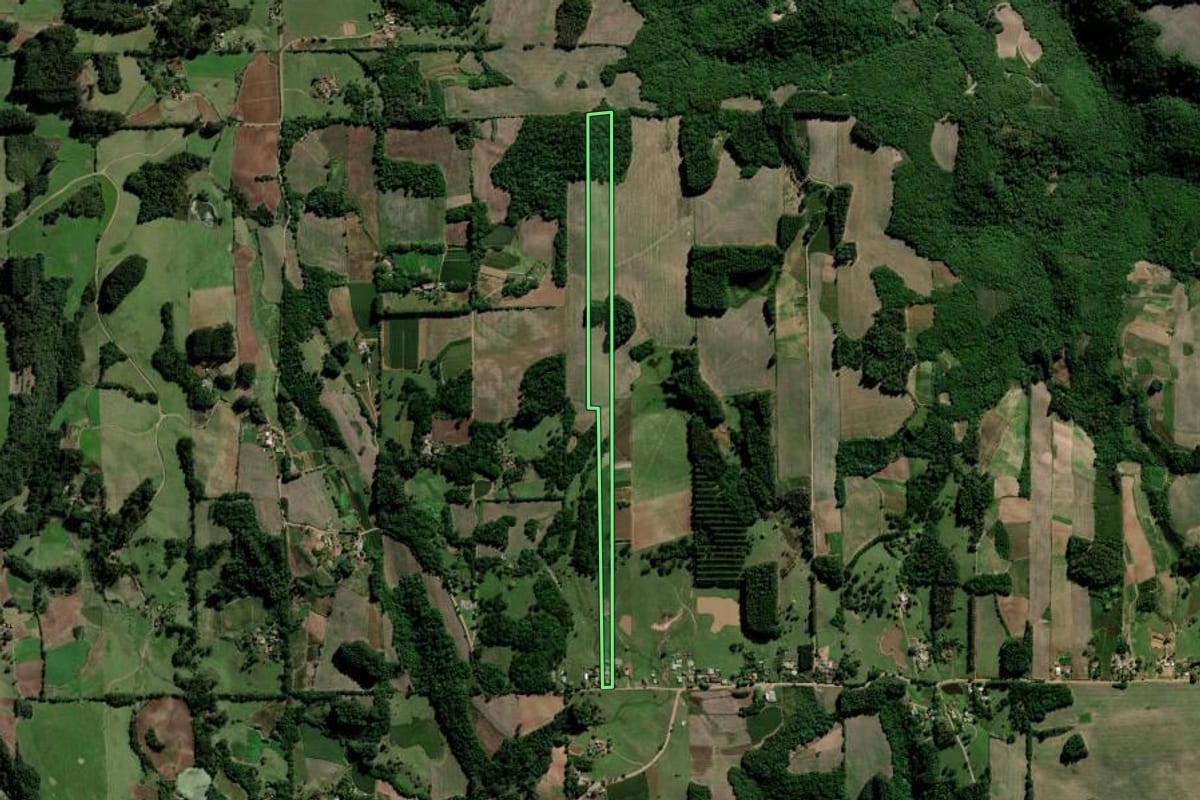 Imagem de satélite do imóvel rural em Agudo (RS), com o contorno declarado no CAR desenhado por cima.