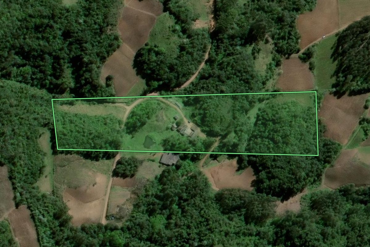 Imagem de satélite do imóvel rural em Agudo (RS), com o contorno declarado no CAR desenhado por cima.