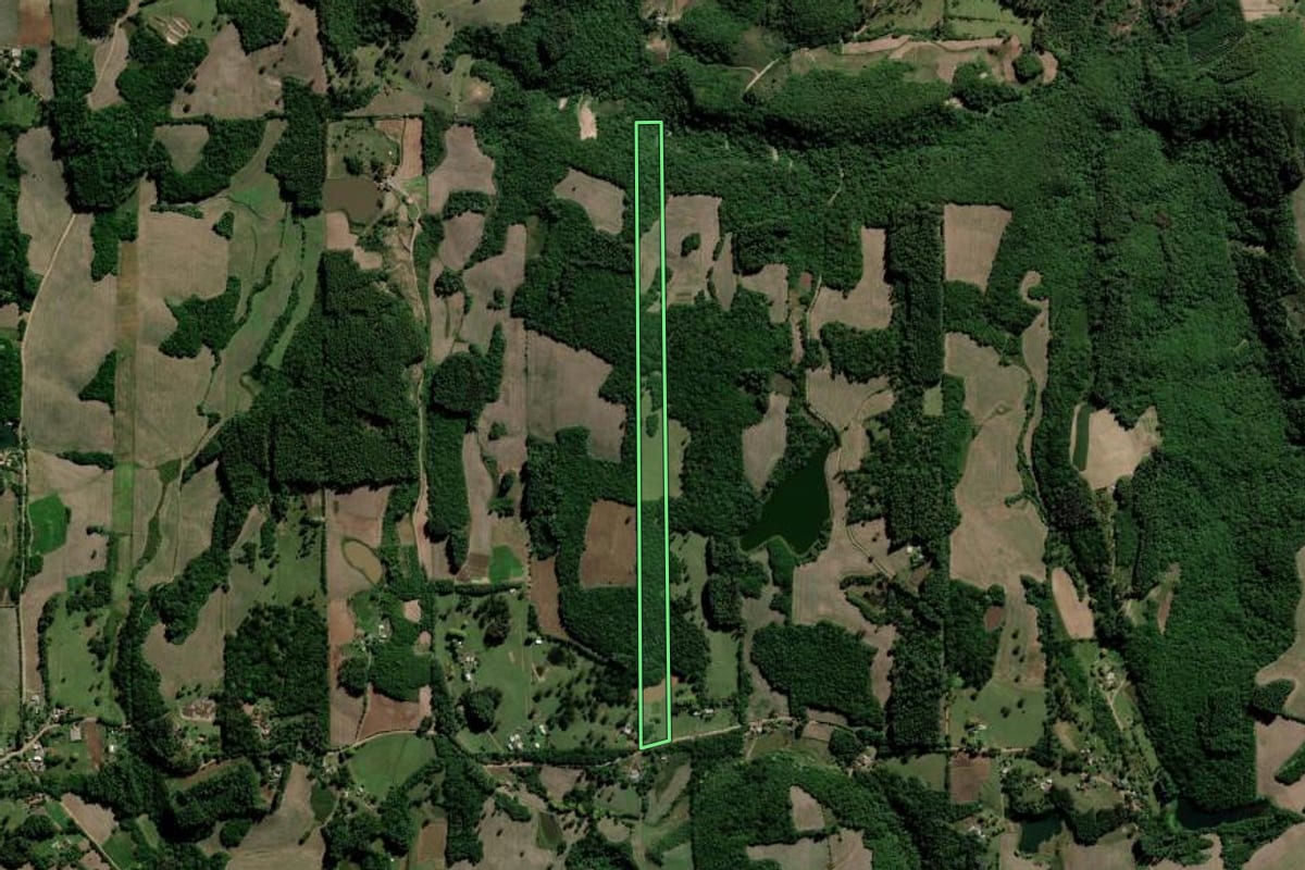 Imagem de satélite do imóvel rural em Agudo (RS), com o contorno declarado no CAR desenhado por cima.