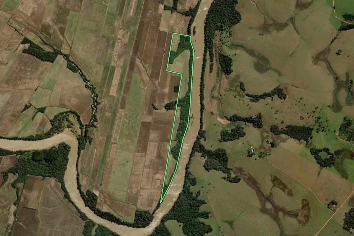 Imagem de satélite do imóvel rural em Agudo (RS), com o contorno declarado no CAR desenhado por cima.