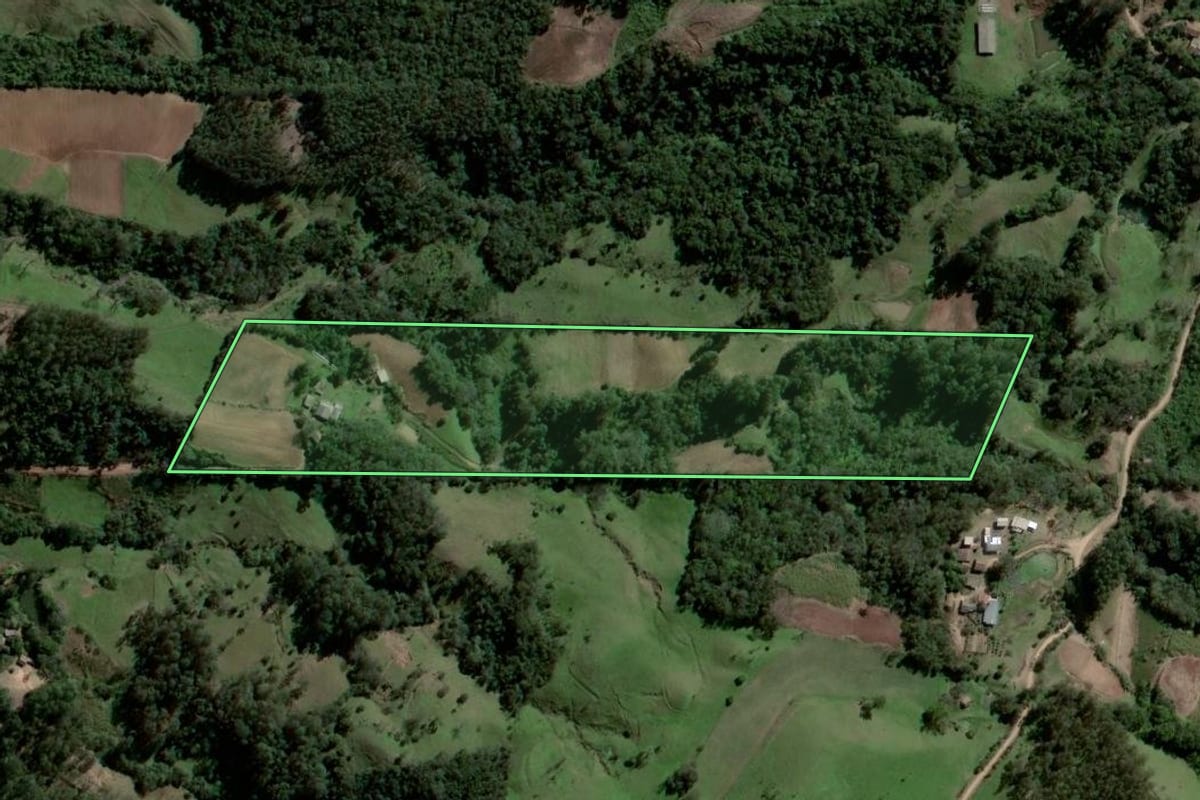 Imagem de satélite do imóvel rural em Agudo (RS), com o contorno declarado no CAR desenhado por cima.