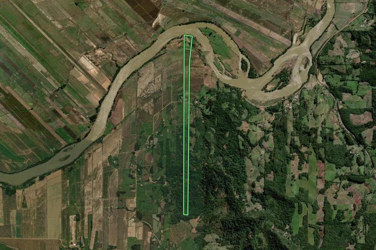 Imagem de satélite do imóvel rural em Agudo (RS), com o contorno declarado no CAR desenhado por cima.