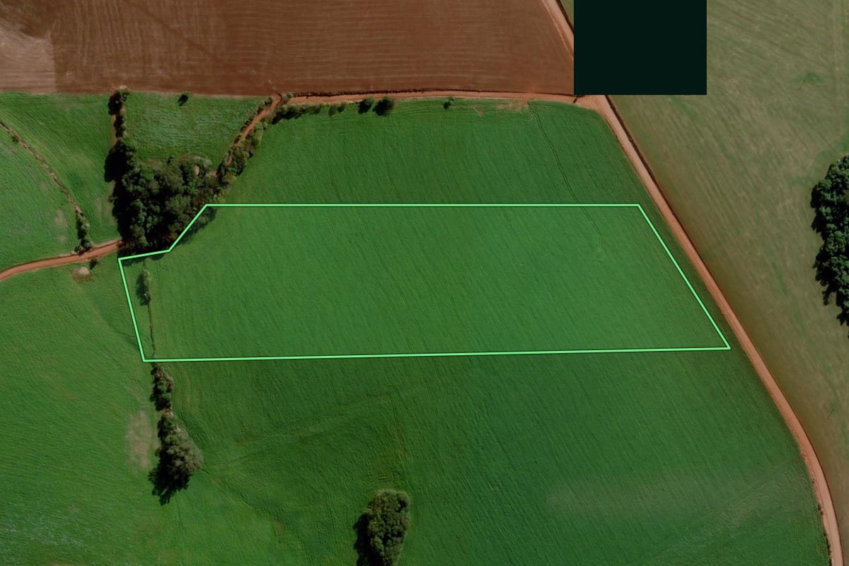 Imagem de satélite do imóvel rural em Ajuricaba (RS), com o contorno declarado no CAR desenhado por cima.