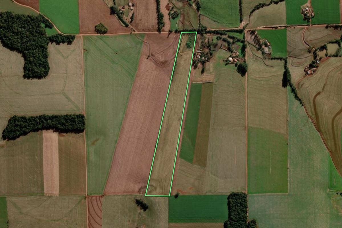 Imagem de satélite do imóvel rural em Ajuricaba (RS), com o contorno declarado no CAR desenhado por cima.
