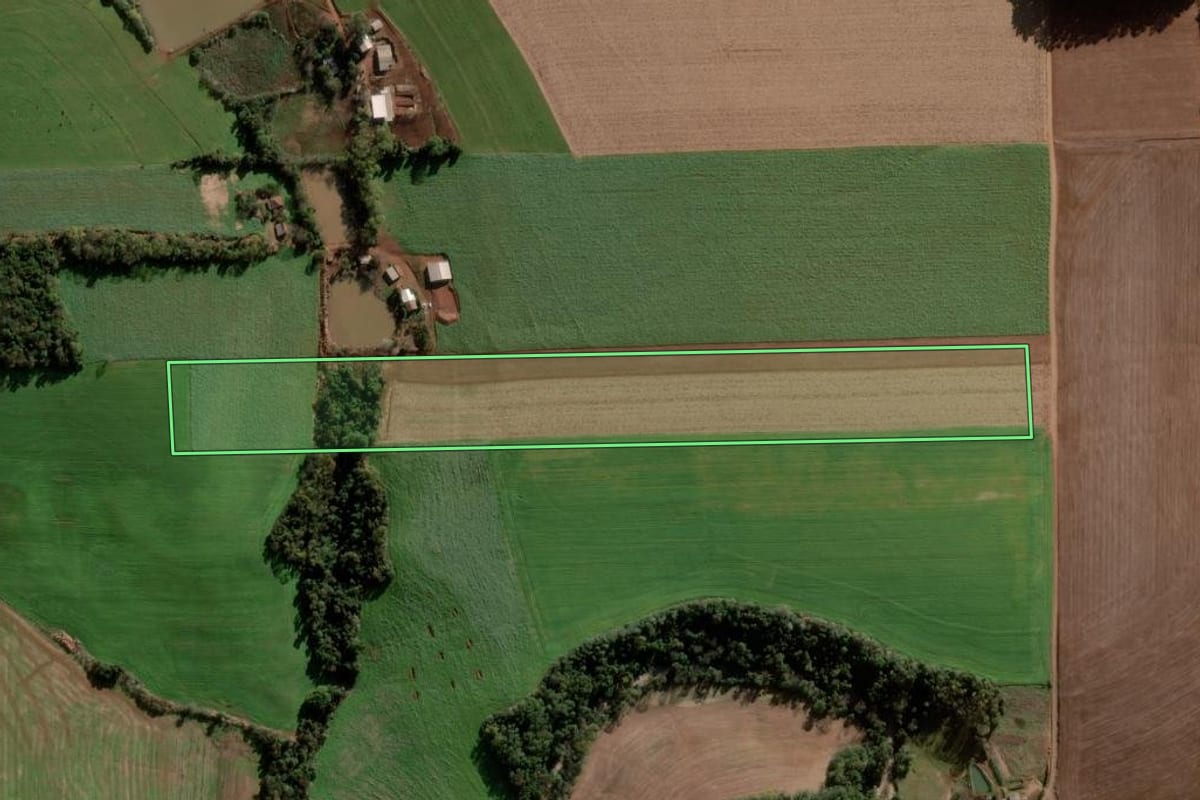 Imagem de satélite do imóvel rural em Ajuricaba (RS), com o contorno declarado no CAR desenhado por cima.