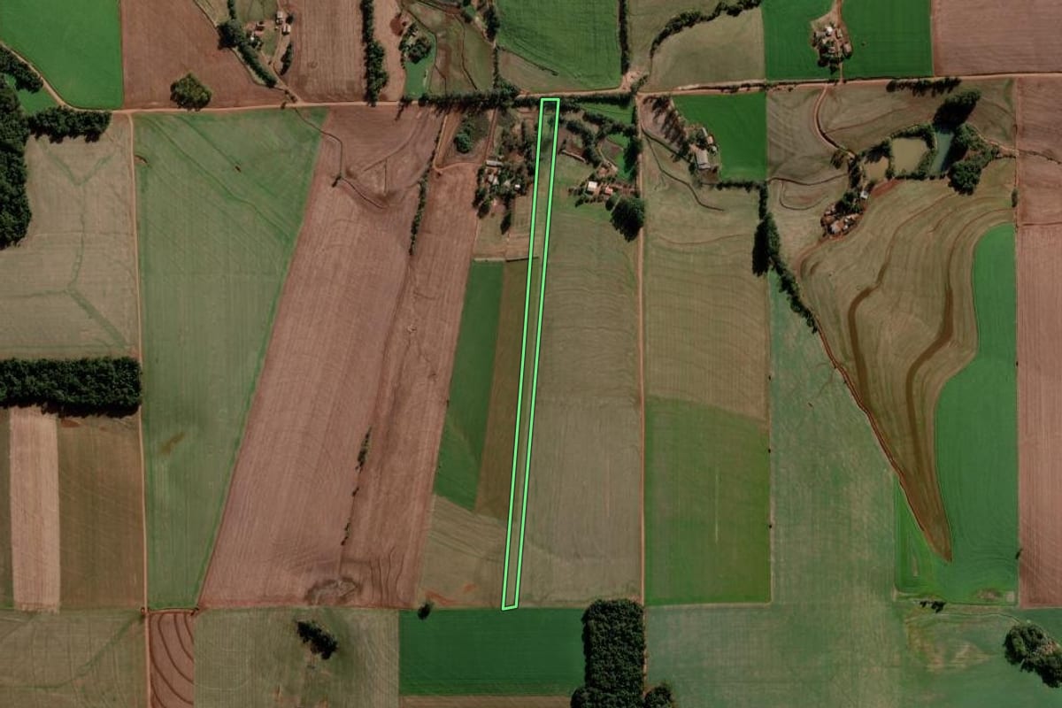 Imagem de satélite do imóvel rural em Ajuricaba (RS), com o contorno declarado no CAR desenhado por cima.
