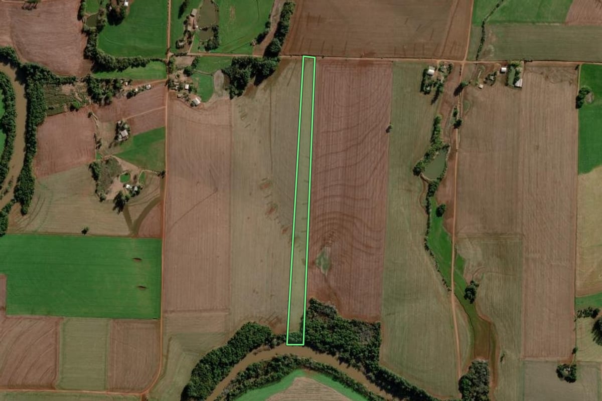 Imagem de satélite do imóvel rural em Ajuricaba (RS), com o contorno declarado no CAR desenhado por cima.
