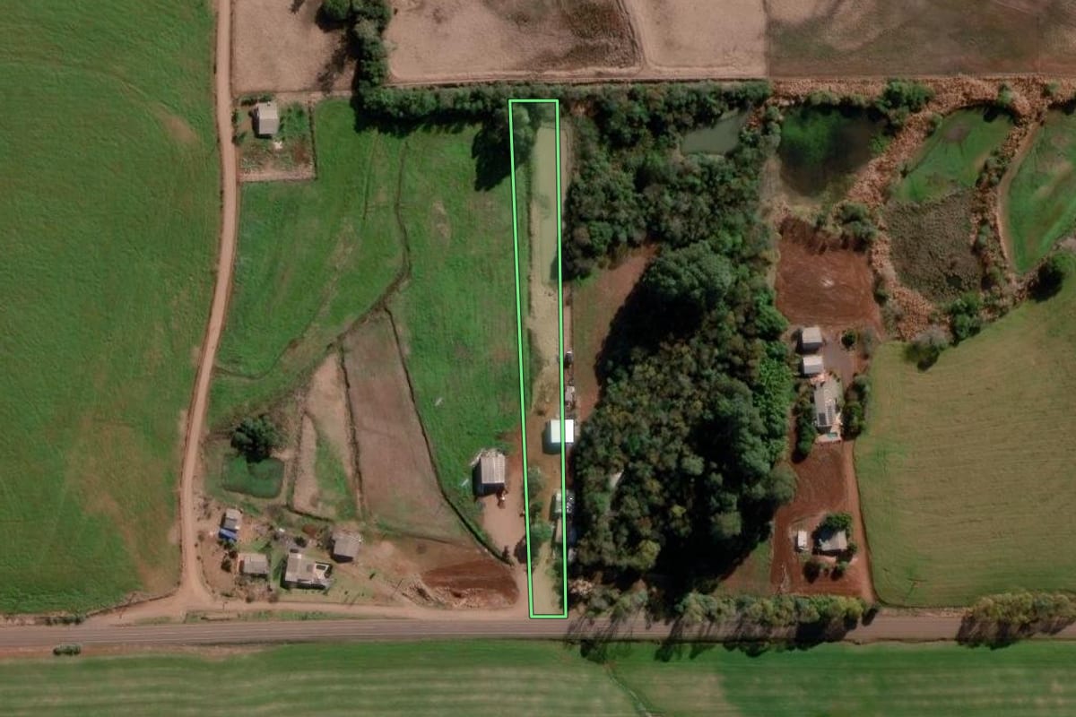 Imagem de satélite do imóvel rural em Ajuricaba (RS), com o contorno declarado no CAR desenhado por cima.