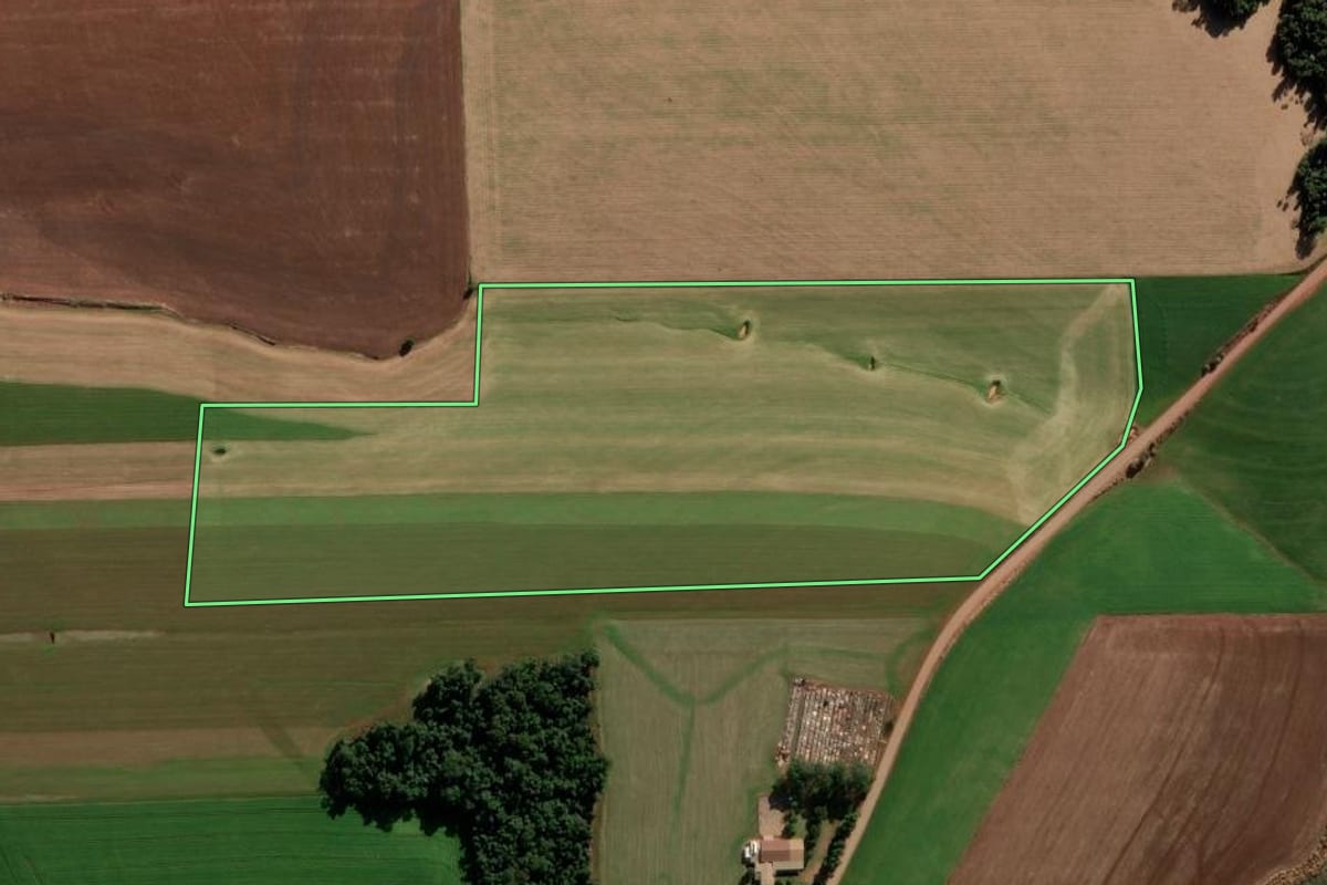 Imagem de satélite do imóvel rural em Ajuricaba (RS), com o contorno declarado no CAR desenhado por cima.