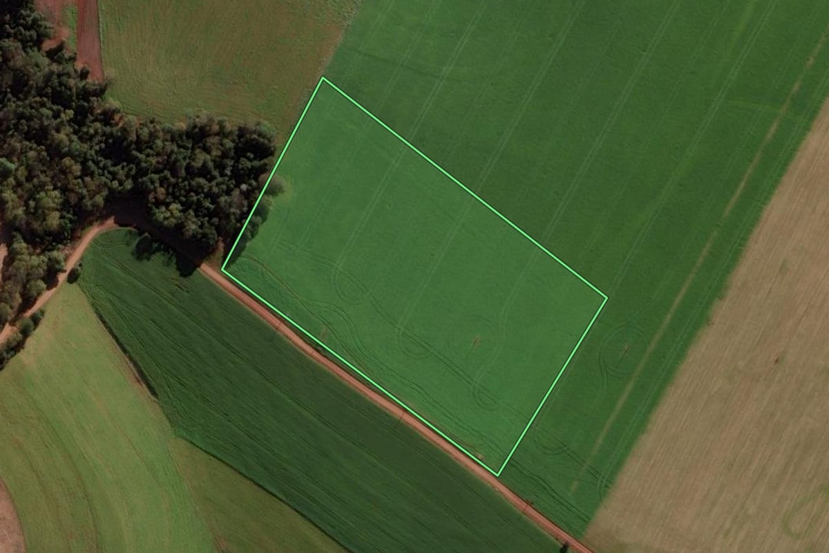 Imagem de satélite do imóvel rural em Ajuricaba (RS), com o contorno declarado no CAR desenhado por cima.