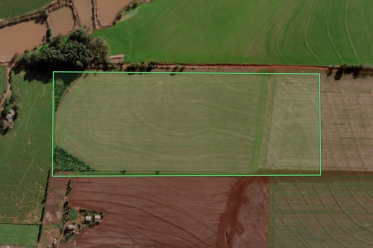 Imagem de satélite do imóvel rural em Ajuricaba (RS), com o contorno declarado no CAR desenhado por cima.
