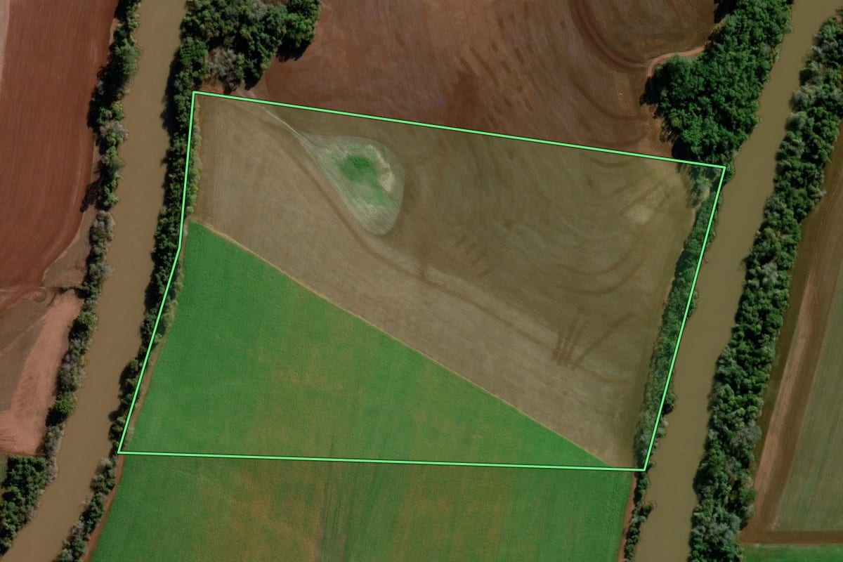Imagem de satélite do imóvel rural em Ajuricaba (RS), com o contorno declarado no CAR desenhado por cima.
