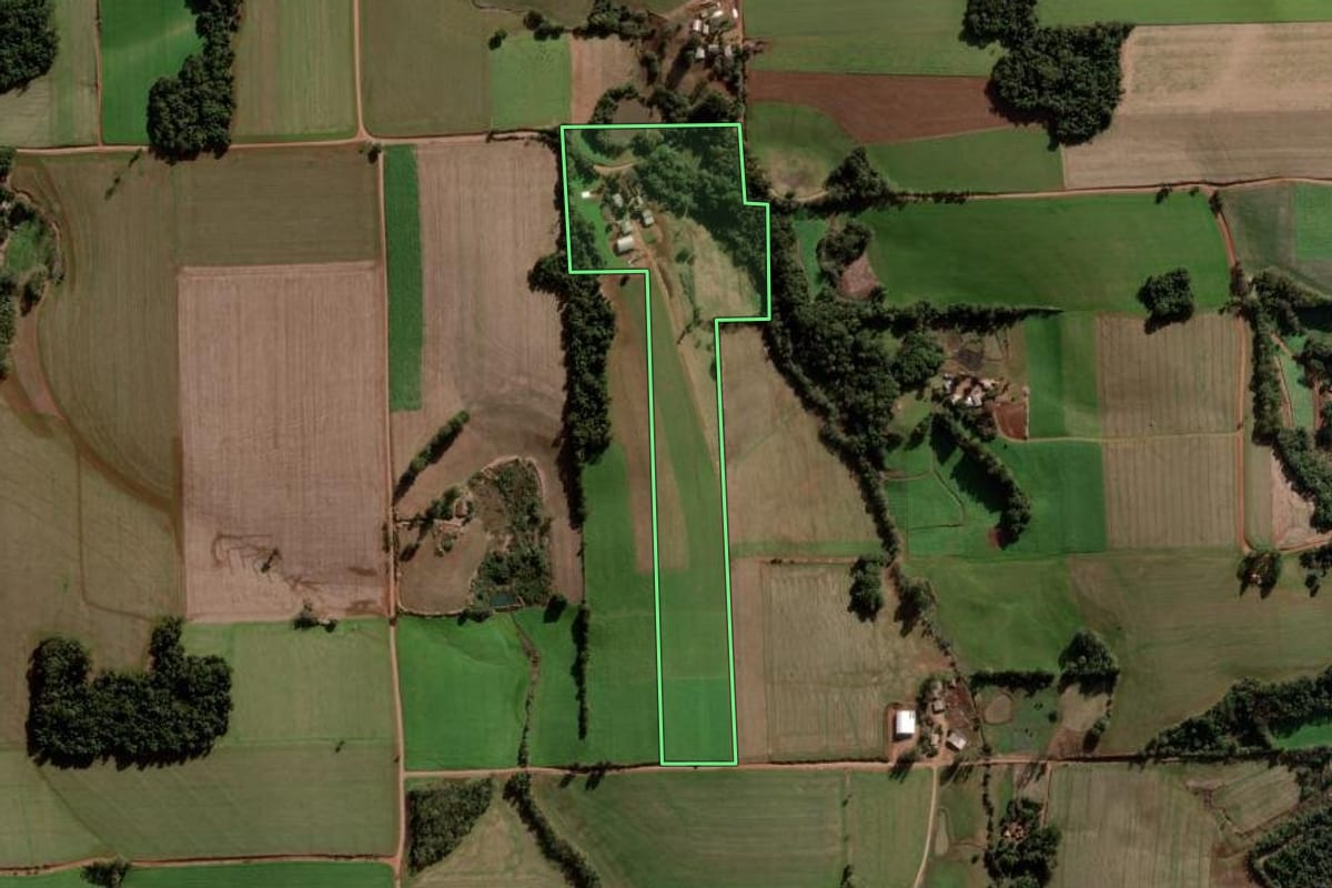 Imagem de satélite do imóvel rural em Ajuricaba (RS), com o contorno declarado no CAR desenhado por cima.