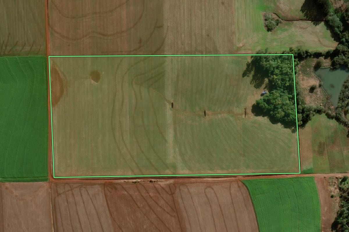 Imagem de satélite do imóvel rural em Ajuricaba (RS), com o contorno declarado no CAR desenhado por cima.