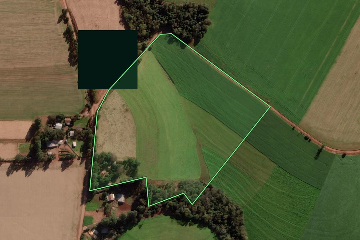 Imagem de satélite do imóvel rural em Ajuricaba (RS), com o contorno declarado no CAR desenhado por cima.