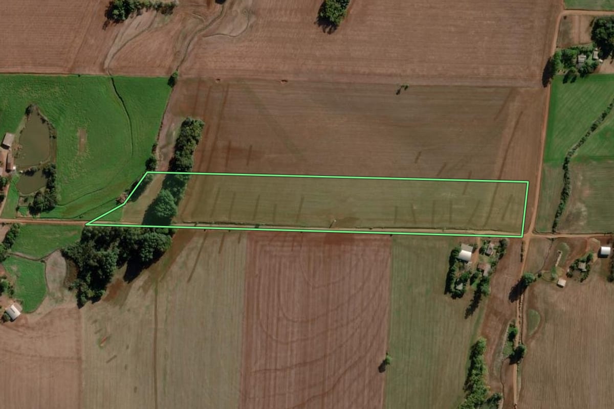 Imagem de satélite do imóvel rural em Ajuricaba (RS), com o contorno declarado no CAR desenhado por cima.