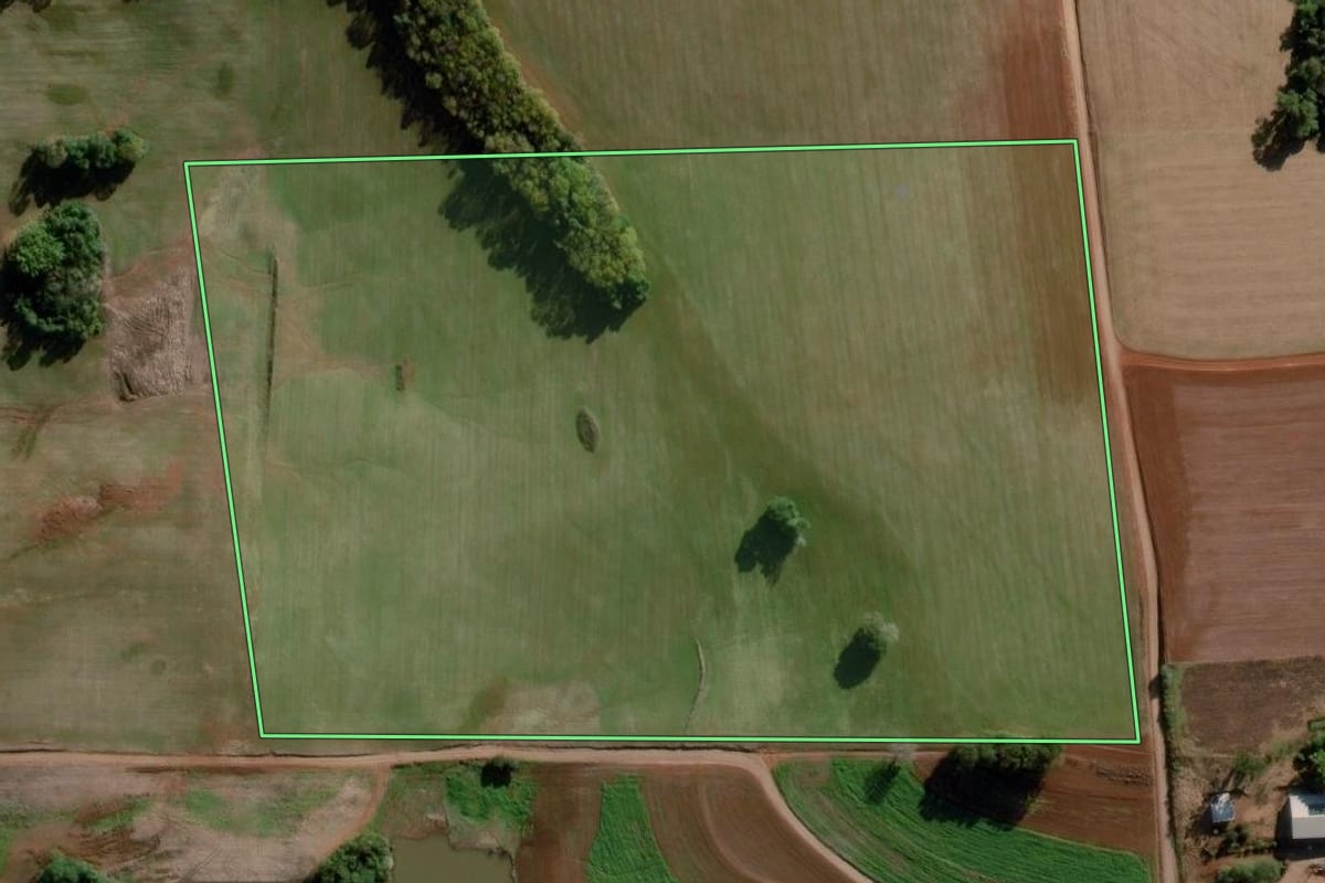 Imagem de satélite do imóvel rural em Ajuricaba (RS), com o contorno declarado no CAR desenhado por cima.