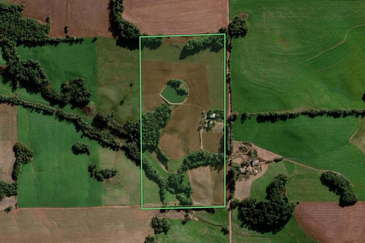 Imagem de satélite do imóvel rural em Ajuricaba (RS), com o contorno declarado no CAR desenhado por cima.