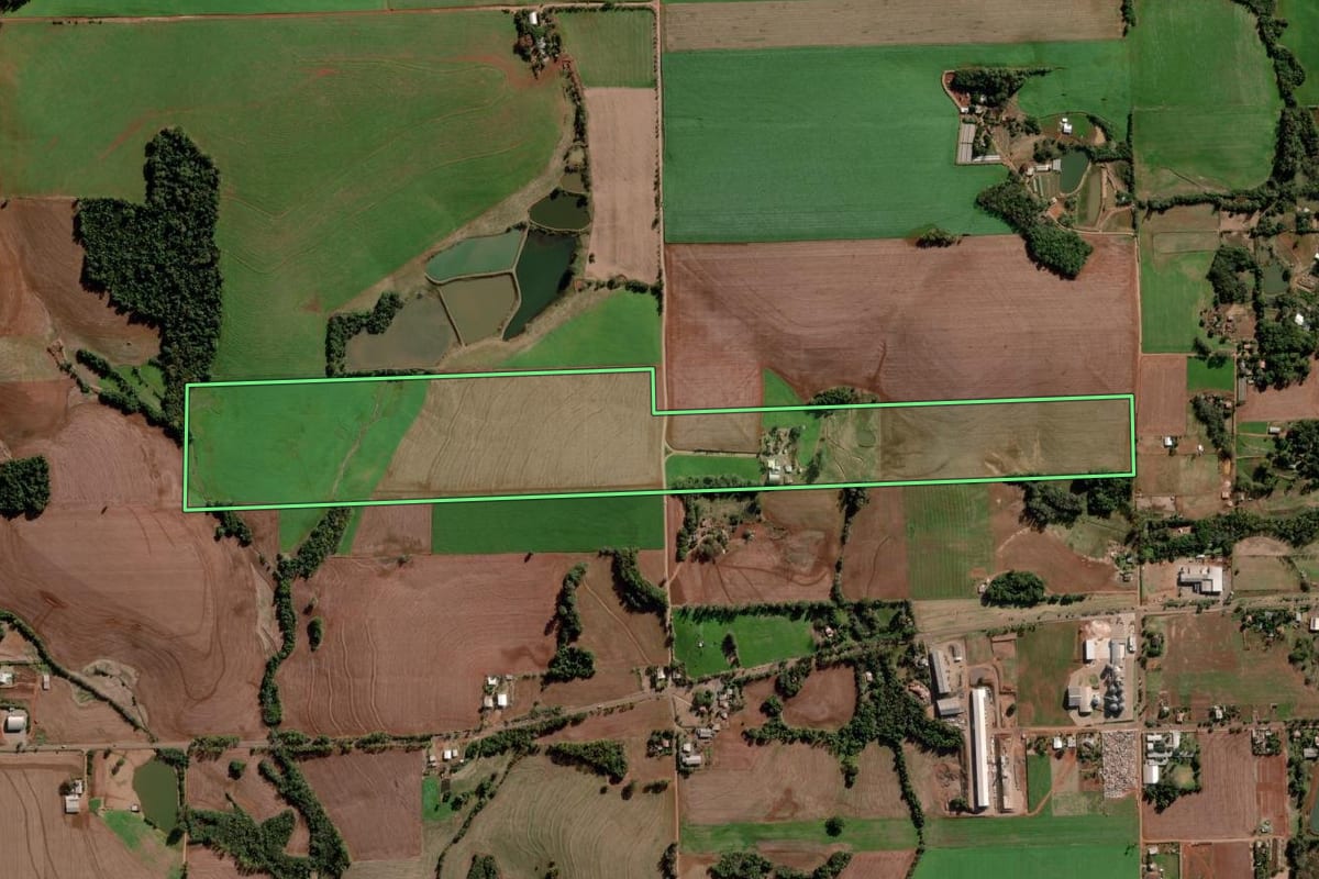 Imagem de satélite do imóvel rural em Ajuricaba (RS), com o contorno declarado no CAR desenhado por cima.