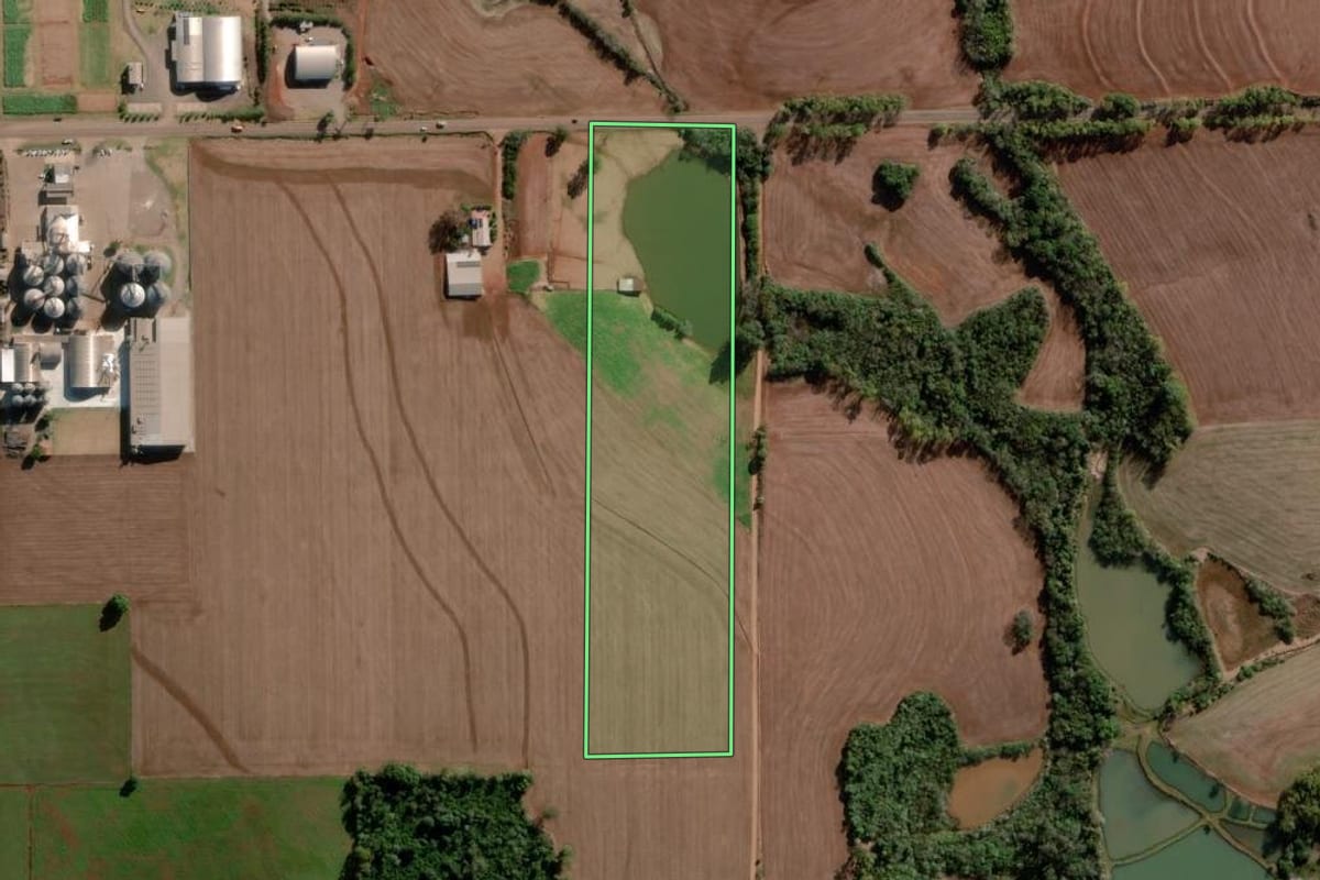 Imagem de satélite do imóvel rural em Ajuricaba (RS), com o contorno declarado no CAR desenhado por cima.