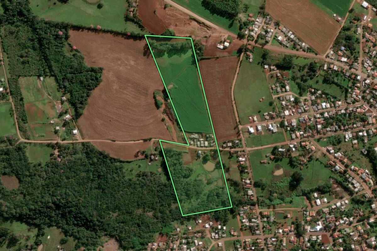Imagem de satélite do imóvel rural em Alecrim (RS), com o contorno declarado no CAR desenhado por cima.
