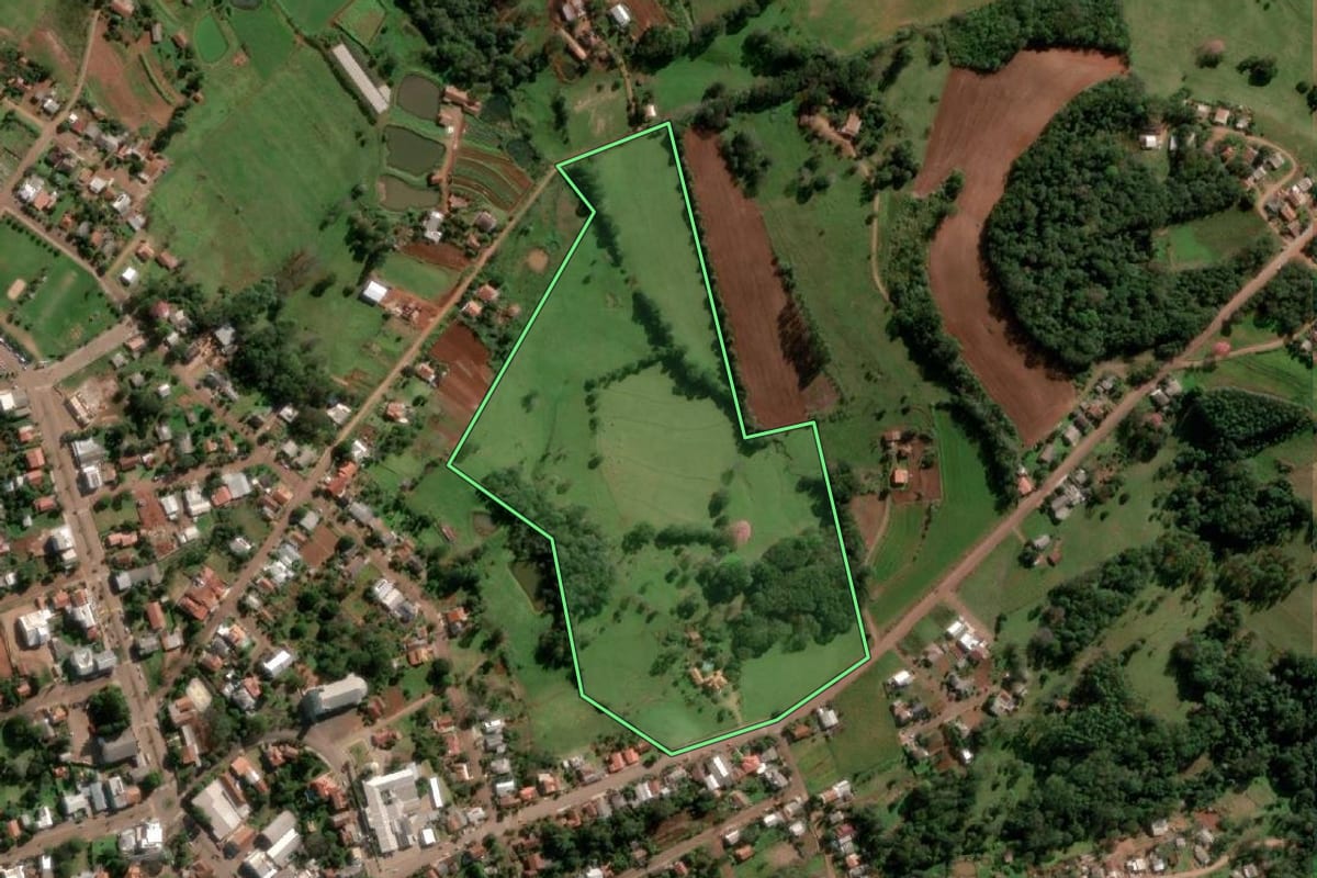 Imagem de satélite do imóvel rural em Alecrim (RS), com o contorno declarado no CAR desenhado por cima.