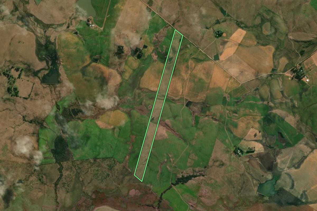 Imagem de satélite do imóvel rural em Alegrete (RS), com o contorno declarado no CAR desenhado por cima.