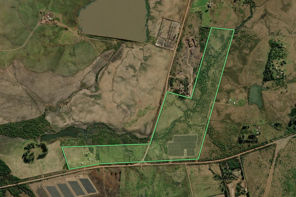Imagem de satélite do imóvel rural em Alegrete (RS), com o contorno declarado no CAR desenhado por cima.