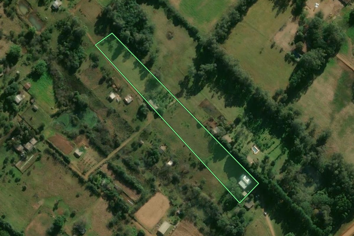 Imagem de satélite do imóvel rural em Alegrete (RS), com o contorno declarado no CAR desenhado por cima.