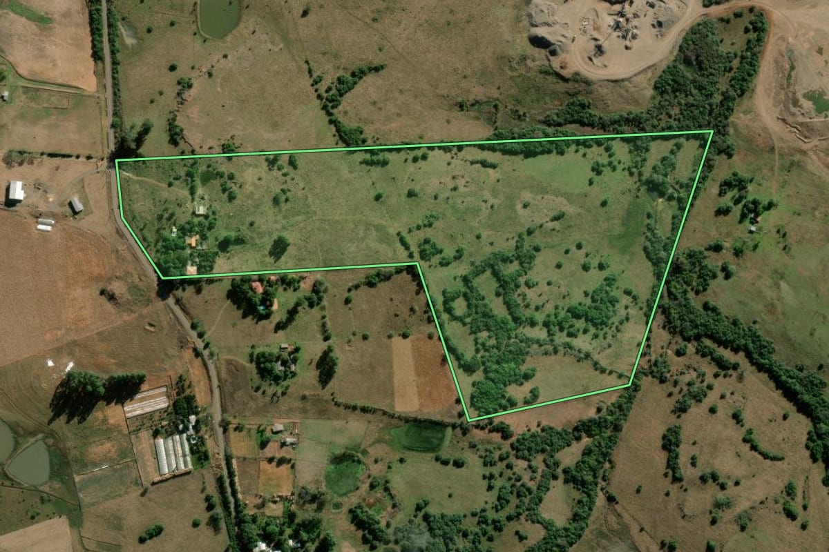 Imagem de satélite do imóvel rural em Alegrete (RS), com o contorno declarado no CAR desenhado por cima.