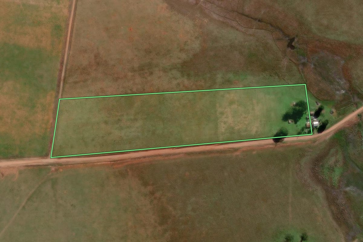 Imagem de satélite do imóvel rural em Alegrete (RS), com o contorno declarado no CAR desenhado por cima.