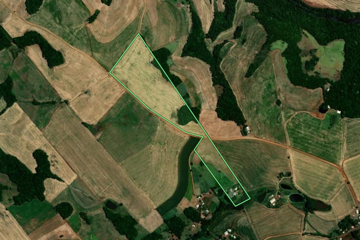 Imagem de satélite do imóvel rural em Almirante Tamandaré do Sul (RS), com o contorno declarado no CAR desenhado por cima.