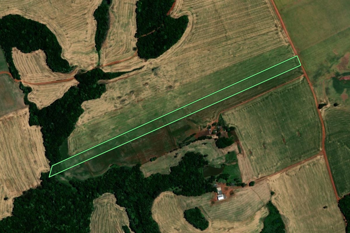Imagem de satélite do imóvel rural em Almirante Tamandaré do Sul (RS), com o contorno declarado no CAR desenhado por cima.